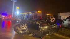 Karabük'te kontrolden çıkan araç ters dönünce 3 kişi yaralandı!