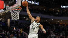 Giannis Antetokounmpo'dan 64 sayılık şov! Milwaukee Bucks kazanmayı bildi