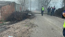 Yola devrilen elektrik direğine çarpan motosiklet sürücüsü yaralandı! İlk müdahale olay yerinde yapıldı