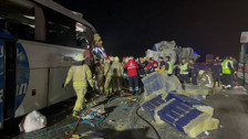 Eyüpsultan'da gece saatlerinde korkunç kaza! 1 ölü 31 yaralı