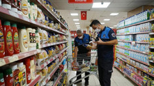 Ticaret Bakanı Bolat böyle duyurdu; Fahiş fiyat ve stokçuluk cezaları takır takır tahsil ediliyor