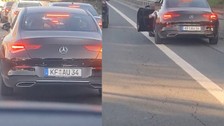 İstanbul'da dehşet anlar! Engelli çocuğunun yanında eşini darp etti