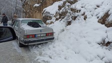 Tunceli Ovacık'ta kaygan yolda kaza: 3 yaralı