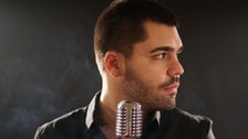 Şarkıcı Emir Can İğrek 5 yıl önce vefat eden Onur Can Özcan adına Van'da kütüphane kurdurdu