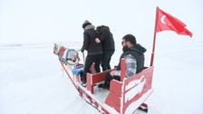 Çıldır Gölü'nün donan bölümünün üzerinde atlı kızaklar çıkmaya başladı