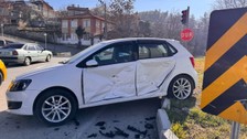 Burdur’da iki otomobil çarpıştı: 3 kişi yaralandı