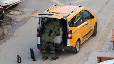 Adana Valiliği yakınında bomba paniği! Taksiye binip karton kutusunu almadan kaçan şüpheli, polisi alarma geçirdi