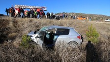 Burdur'un Tefenni ilçesinde meydana gelen kazada 1 kişi hayatını kaybetti 5 kişi ise yaralandı