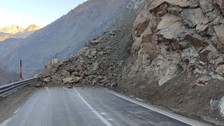 Gece saatlerinde Yüksekova'da heyelan! Yaralanan 3 kişi hastanelere kaldırıldı