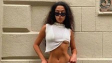 Sokaklarda çıplak gezmesiyle gündem olan Melisa Yaren Aydınalp'ten 'taciz' itirafı! Demet Akalın'dan yanıt gecikmedi