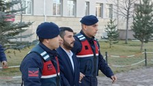 12 ayrı suçtan aranan şahıs Sivas'ta annesinin evinde yakalandı