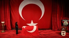 Usta sanatçı Ayla Algan son yolculuğuna uğurlandı