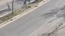 Mardin'de husumetli aileler arasında çıkan silahlı kavga sonucu 1 kişi hayatını kaybetti! O anlar kamerada