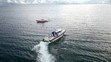 Kurbağa adamlar ve deniz polisleri Van Gölü'nde kaçakçılığa göz açtırmıyor, güvenliği sağlıyor