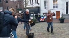 Hollanda'da Kur'an-ı Kerim'e hain saldırı! Polisten müdahale edenlere sert müdahale