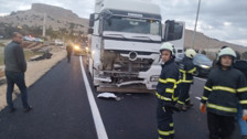 Mardin'de tır ile otomobilin çarpıştığı kazada 1 kişi hayatını kaybetti