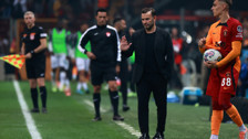 Galatasaray teknik direktörü Okan Buruk'tan hakem Atilla Karaoğlan'a tepki: Hakemlerde gelişim göremiyoruz