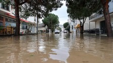 İzmir'in Dikili ve Bergama ilçelerinde sağanak sonrası taşkınlar yaşandı!