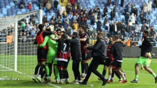 Süper Lig ekibi Adana Demirspor'a şok! 24 Erzincanspor'a elendi