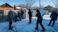 Ukrayna cephe hattına yakın yaşayanlara yakıt yardımı yaptı