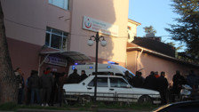 Çanakkale'de motosikletli bir sürücü yayaya çarptı: 3 kişi savruldu