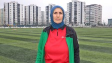Azize Teyze 40'lı yaşların sonunda adım adım çocukluk hayaline kavuştu! 48 yaşında futbolcu, 54'te antrenör, 55'inde takımın başında