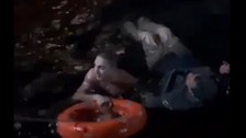 İstanbul Boğazı'nda korku dolu anlar! Denize düşen kişinin kurtarılma anı kameralarda