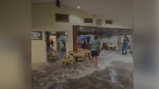 ABD'de dev dalgalar askeri restoranı vurdu
