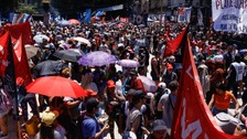 Arjantin'de binlerce işçi hükümeti protesto etti!