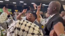 Lahey’de İsrail aleyhine çıkan kararı Güney Afrika dans ederek karşıladı!