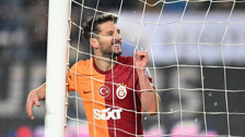 Galatasaray'ın yıldızı Mertens, sezon sonu futbolu bırakacağının sinyalini verdi