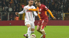 Galatasaray'ın yıldızı Kerem Aktürkoğlu'nun stresten dişi kırıldı