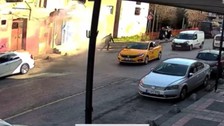 Kağıthane bir anda Texas'a döndü! Tekel bayii önüne patlayıcı atıp kaçtılar