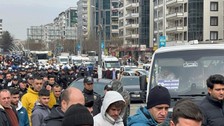 Diyarbakır'da DEM Partili vekiller, yol kapatıp, eylem yaptı
