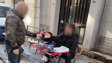 İzmir'de bir şahıs, sivil polislere çalıntı telefon satmaya çalışırken yakalandı