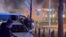 Hollanda'daki sığınmacılar ayaklandı, polisle çatıştı