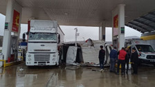 Adıyaman'da takla atan minibüs akaryakıt istasyonuna girdi: 2 yaralı