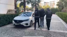 Interpol'ün kırmızı bültenle aradığı, kılık değiştirerek Türkiye'ye giren zanlı İzmir'de yakalandı