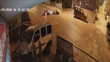 Kuşadası'nda motosikletlerin kafaya kafaya çarpıştığı anlar kamerada