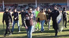 Yattara'nın oynadığı amatör maçta futbolcudan hakeme yumruklu saldırı