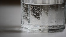 Yanlışlıkla tiner içen kadın hastaneye kaldırıldı