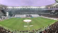 Beşiktaş-Galatasaray derbisi öncesinde siyah-beyazlı taraftarlardan koreografi şovu