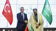 Ticaret Bakanı Ömer Bolat, Suudi Arabistan Yatırım Bakanı Al-Falih ile görüştü