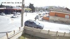 Üzerine ağaç devrilen Saadet Partisi Burdur adayının bacağı kırıldı