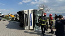Aydın'ın Efeler ilçesinde halk otobüsünün devrilmesi sonucu 28 kişi yaralandı