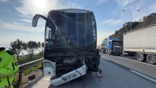 TEM Otoyolu'nda tır, otobüs ve ticari aracın çarpıştığı kazada 9 kişi yaralandı