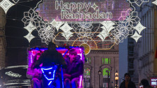 Londra'da Ramazan sevinci! Caddeler aydınlandı