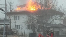 Bilecik’te 2 katlı müstakil evin çatısında yangın çıktı
