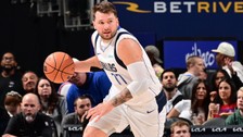 Luka Doncic triple-double rekoru kırdı Dallas Mavericks kazandı