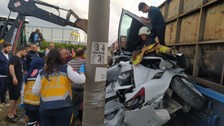 Hatay'da bir trenin çarptığı aracın içerisindeki sürücü ağır yaralandı